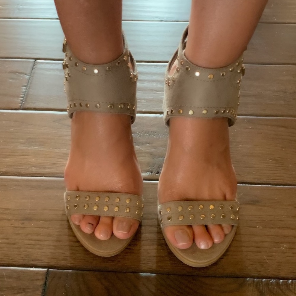 Heels - Picture 3 of 6